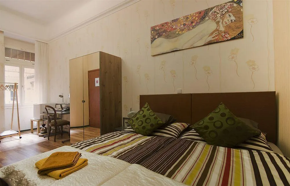 Budapest Guestrooms Guest house